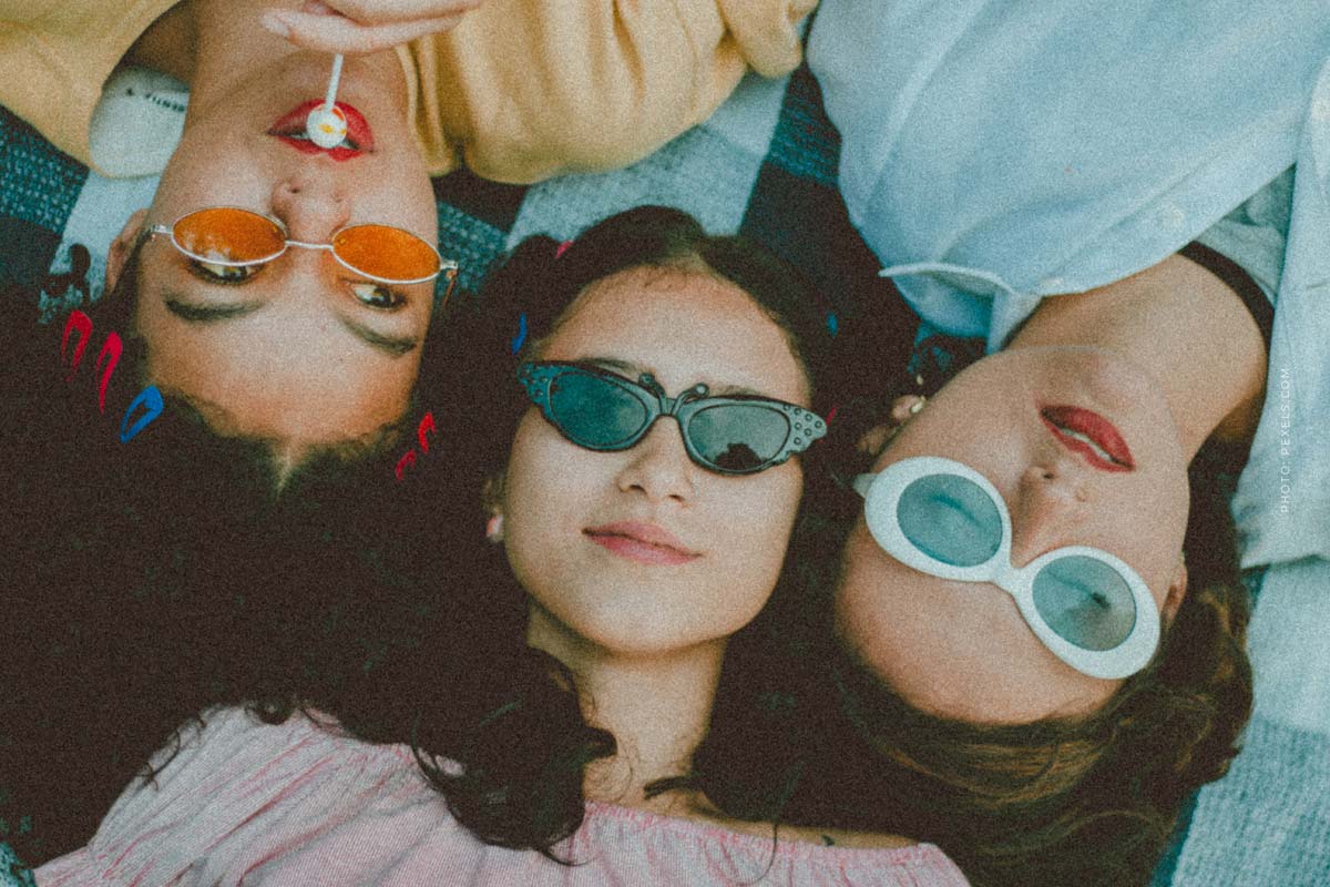 In-Feed-Anzeigen: YouTube, TikTok & Co. – Werbung im „News Stream“